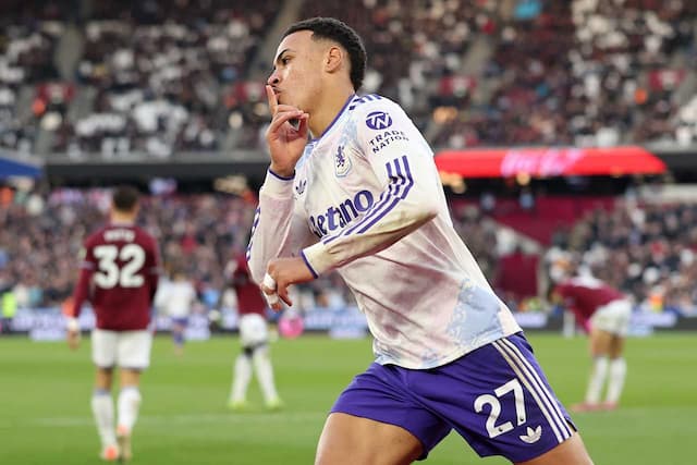 Aston Villa vence o West Ham e segue no G4 da Premier League Aston Villa vence o West Ham e segue no G4 da Premier League