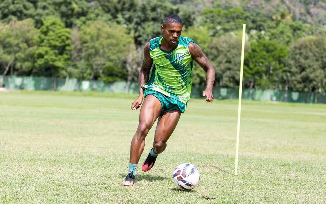 Imagem da noticia Douglas Costa acerta com o Chievo Verona, da 4ª divisão italiana