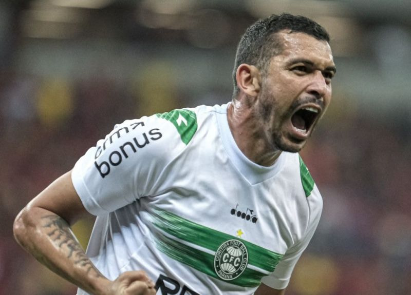 Imagem da noticia Zagueiro do Coritiba passa por cirurgia e está fora do estadual